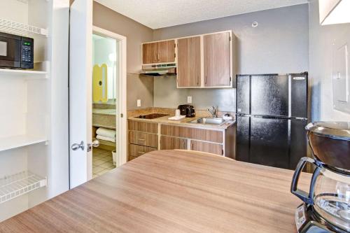 Studio 6-Arlington TX - South - Dallas - image 5