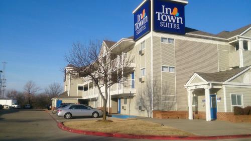 InTown Suites Extended Stay Arlington TX - Six Flags - image 3