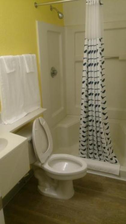 InTown Suites Extended Stay Arlington TX - Six Flags - image 5