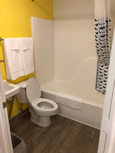 InTown Suites Extended Stay Arlington - Central - image 4