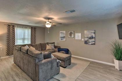 Modern Family Home with Yard Less Than 1Mi to Cowboys Stadium - image 4