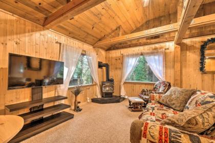 Cabin with Fire Pit Mins to Vineyards and Hiking!