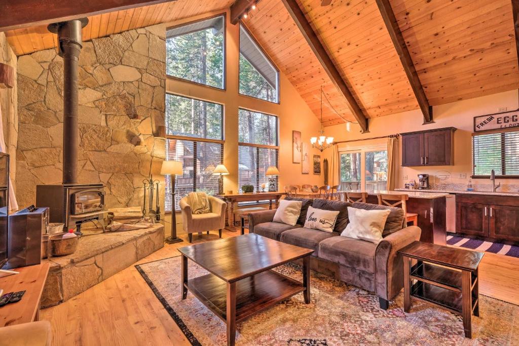 Peaceful Blue Lake Springs Retreat with Deck! - main image