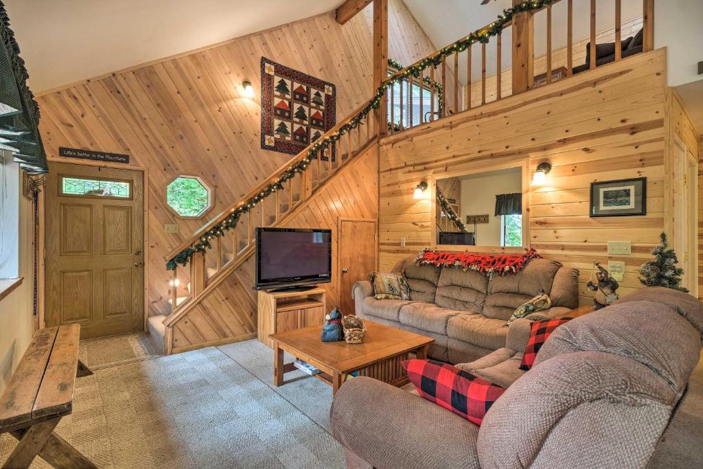 Cozy Camp Connell Abode with Large Game Room! - image 3