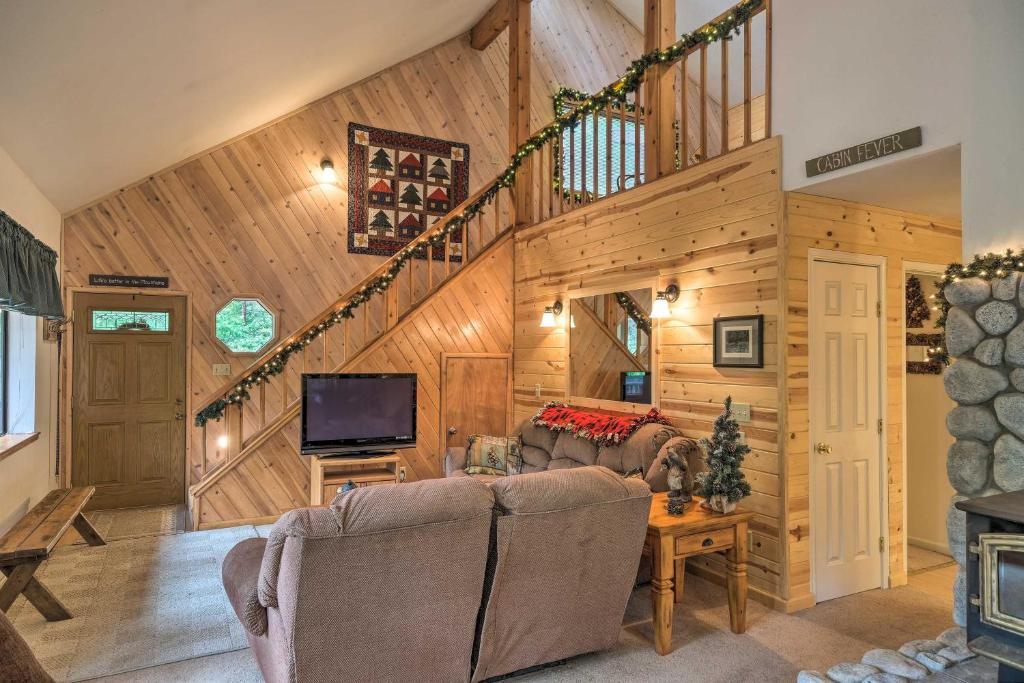 Cozy Camp Connell Abode with Large Game Room! - image 4