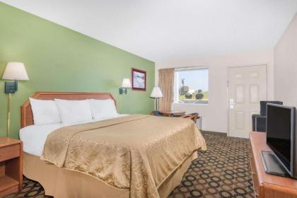 Rodeway Inn - image 10