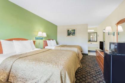 Rodeway Inn - image 11