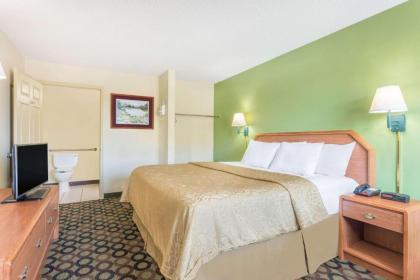 Rodeway Inn - image 8