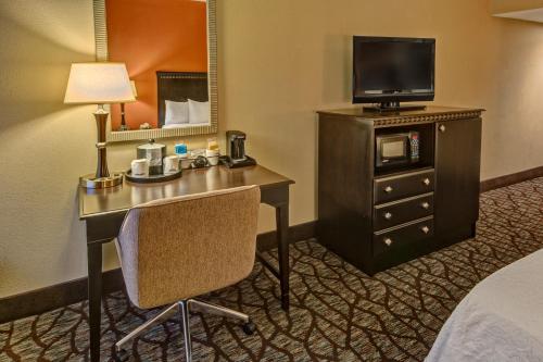 Hampton Inn Asheville-Tunnel Road - image 4