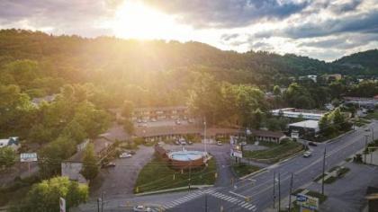 The Mountaineer Inn - Asheville - image 2