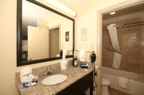 Best Western Asheville Tunnel Road - image 4