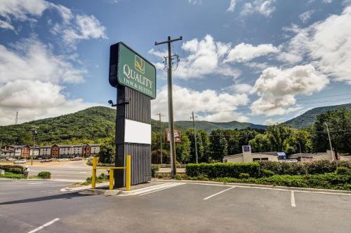 Quality Inn & Suites Biltmore East - image 5