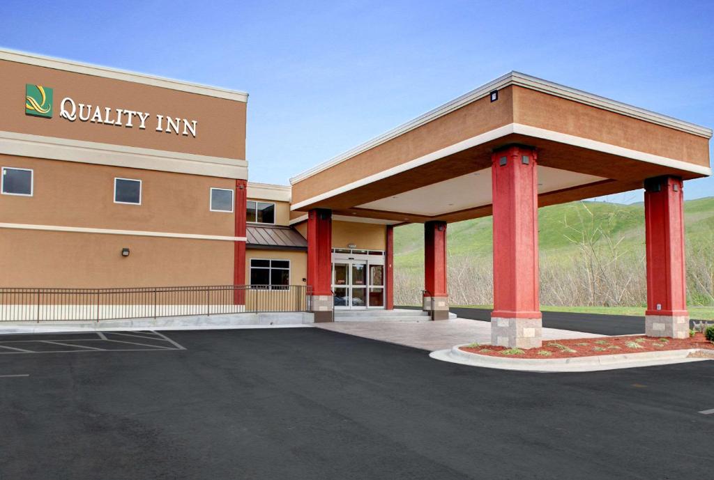 Quality Inn Asheville Downtown Tunnel Rd - main image