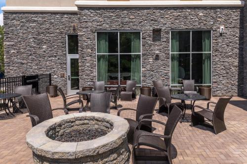 Hampton Inn & Suites-Asheville Biltmore Village NC - image 3