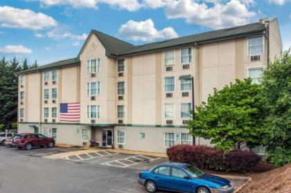 Rodeway Inn  Suites near Outlet mall   Asheville