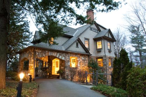 North Lodge on Oakland Bed and Breakfast - main image
