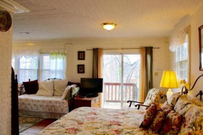 Oakland Cottage Bed and Breakfast - image 2