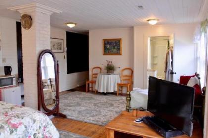 Oakland Cottage Bed and Breakfast - image 4