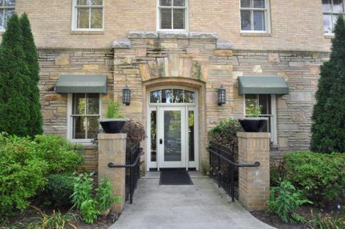 Biltmore Village Hideaway Condo - main image