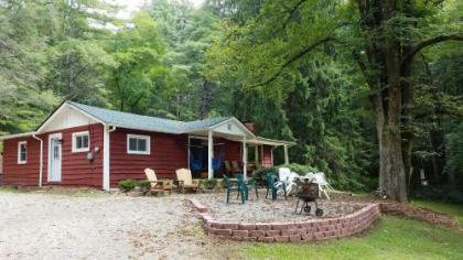 Rustic Asheville Cabin 20 Acres with Swimming Pond!