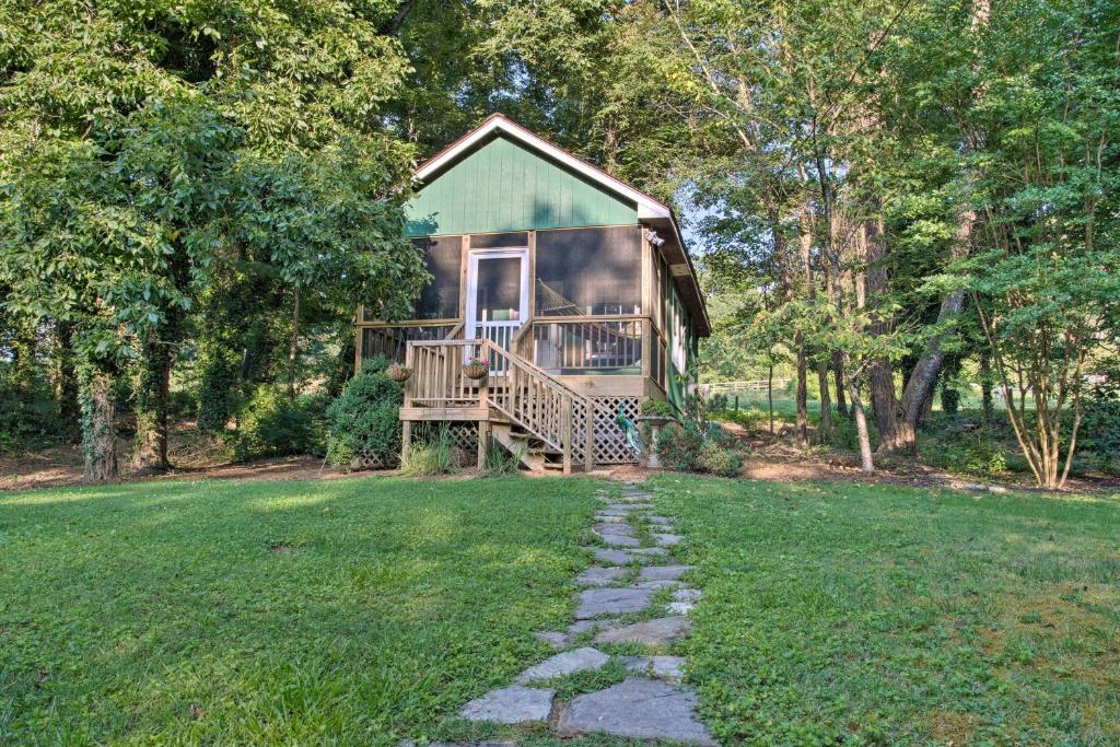 Heartwood Cottage 2 Mi from Blue Ridge Parkway! - main image