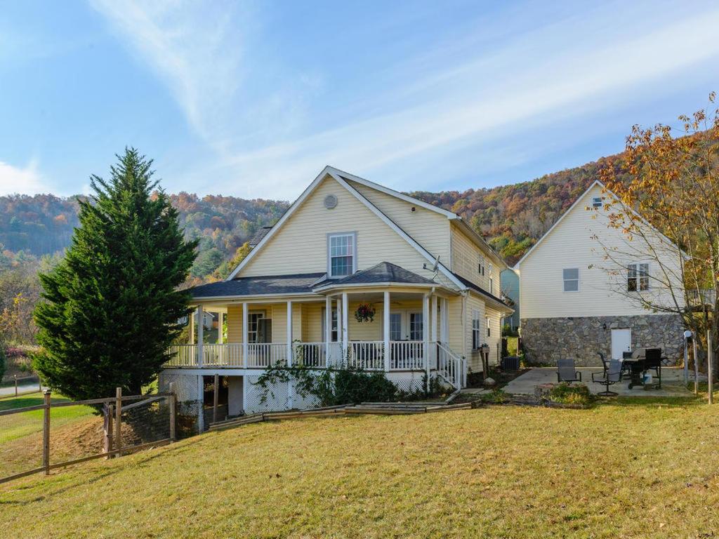 Biltmore Basecamp - MNT Views - 6 King Bedrooms - main image