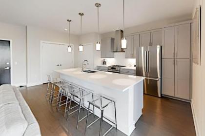 New Build Art-Deco Condo - Walkable Locale condo