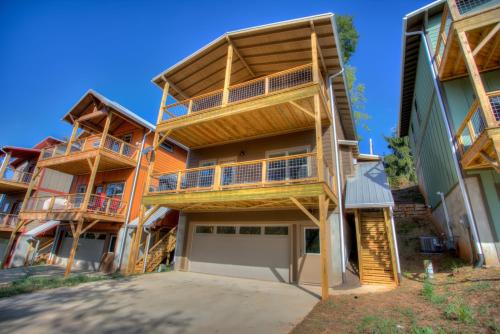 Upstream Cottage - main image