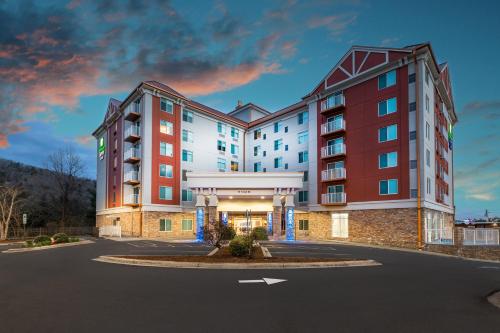 Holiday Inn Express & Suites Asheville Downtown an IHG Hotel - main image