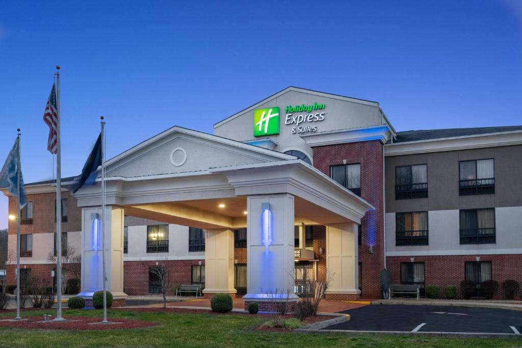 Holiday Inn Express Hotel & Suites Ashland an IHG Hotel - main image