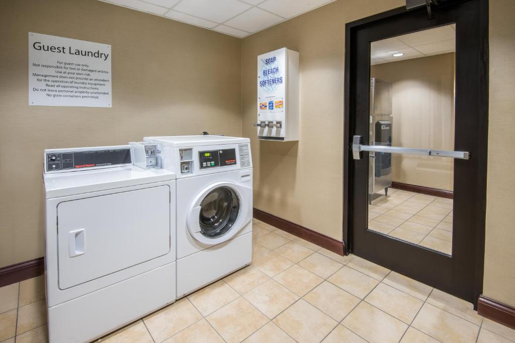 Holiday Inn Express Hotel & Suites Ashland an IHG Hotel - image 2