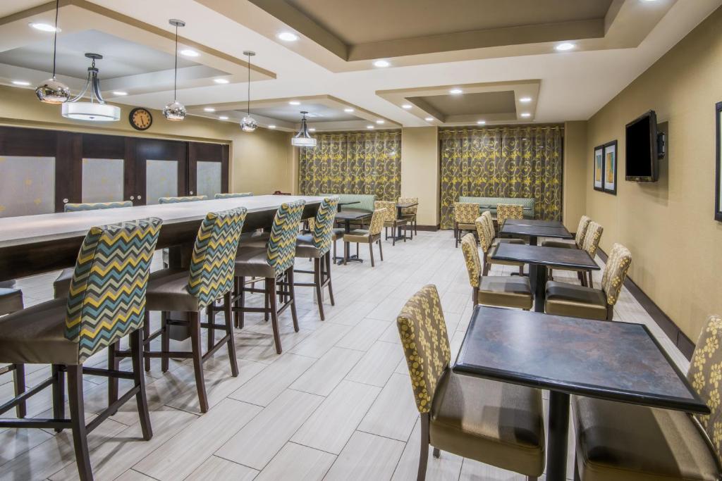 Holiday Inn Express Hotel & Suites Ashland an IHG Hotel - image 7