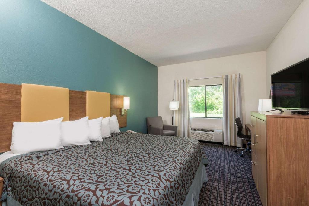 Days Inn by Wyndham Ashland - image 3