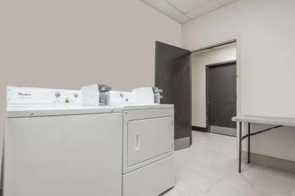 Days Inn by Wyndham Ashland - image 7