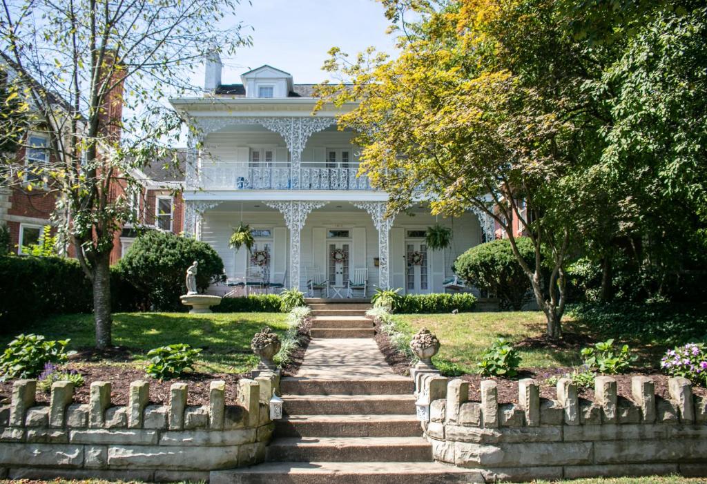 Governor's Inn Bed and Breakfast - image 6