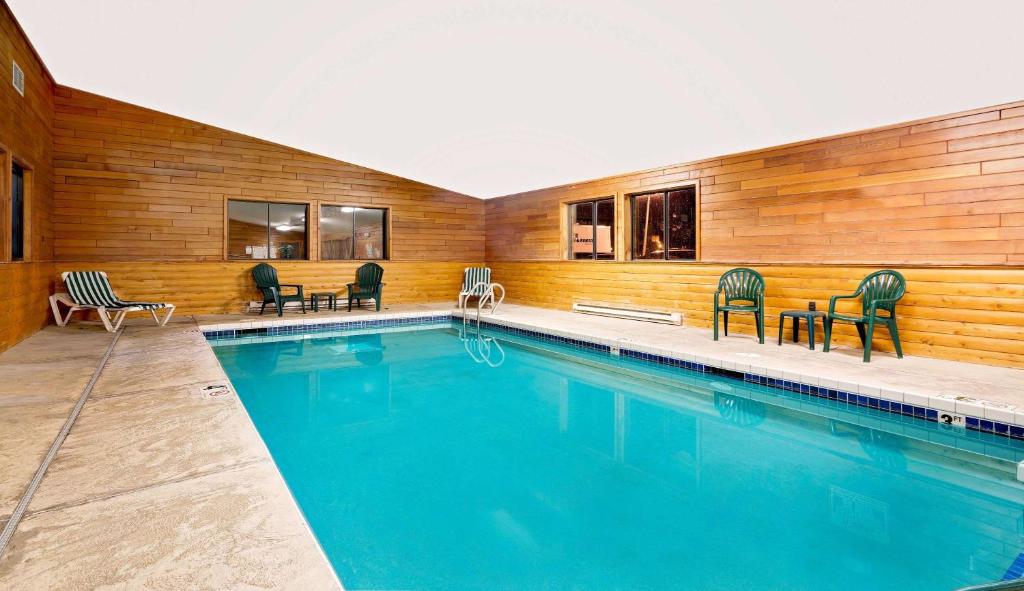 Super 8 by Wyndham Ashland - image 2