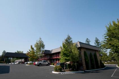 Flagship Inn of Ashland - image 4