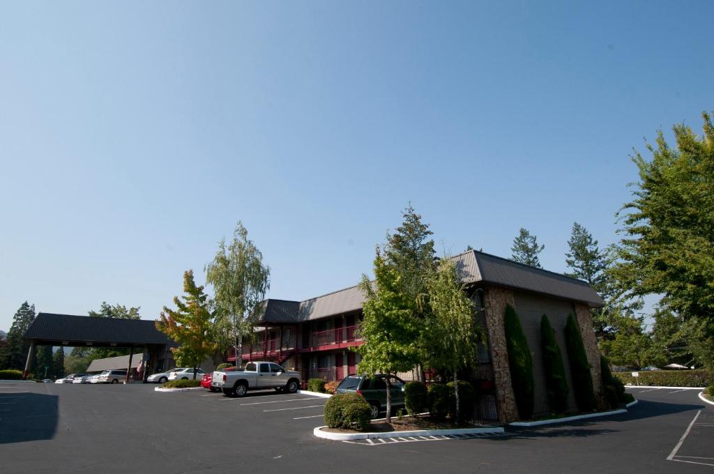 Flagship Inn of Ashland - image 4