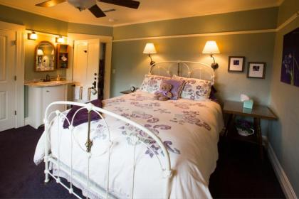 The Iris Inn - image 10