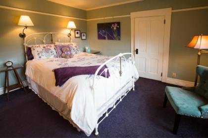 The Iris Inn - image 11