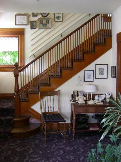 The Iris Inn - image 5