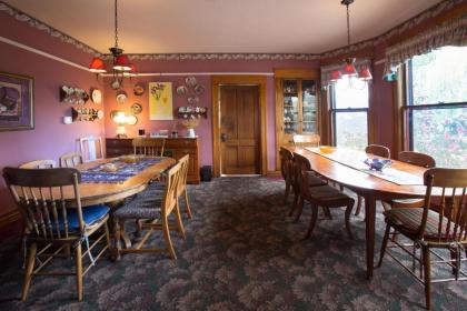 The Iris Inn - image 8