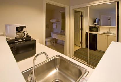 Ashland Hills Hotel & Suites - image 13