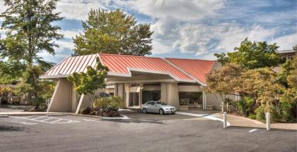 Ashland Hills Hotel & Suites - image 8