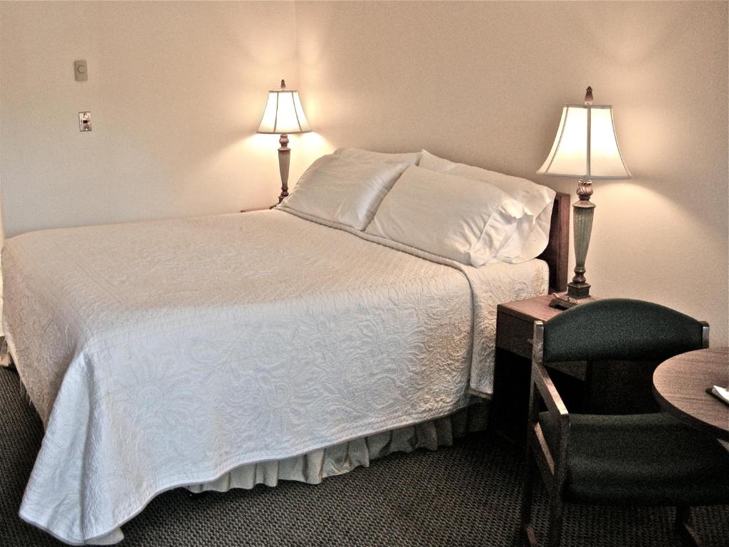 Timbers Motel - image 2