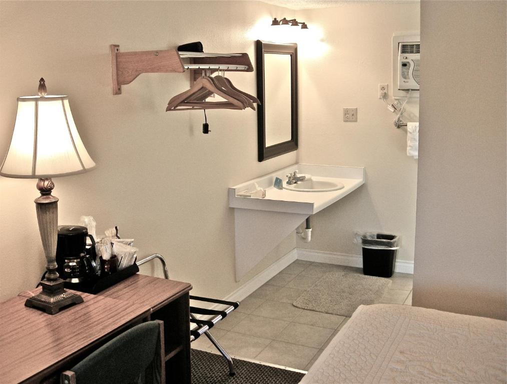 Timbers Motel - image 5