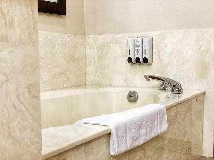 Stratford Inn - image 10