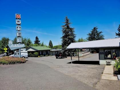 Ashland Motel - University - image 14