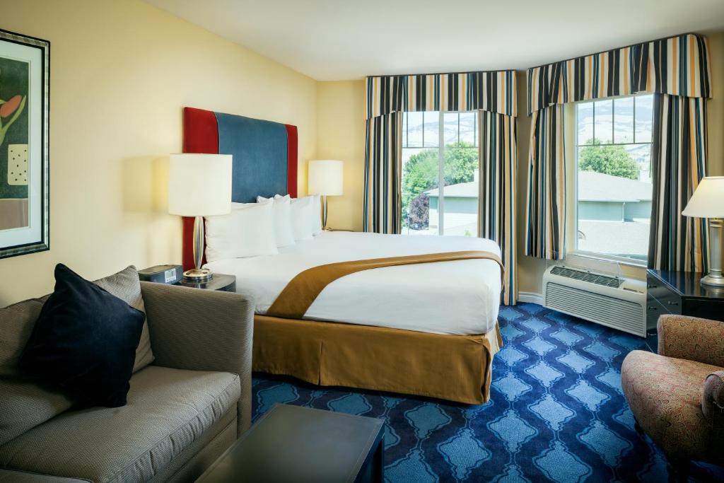 Plaza Inn & Suites at Ashland Creek - main image