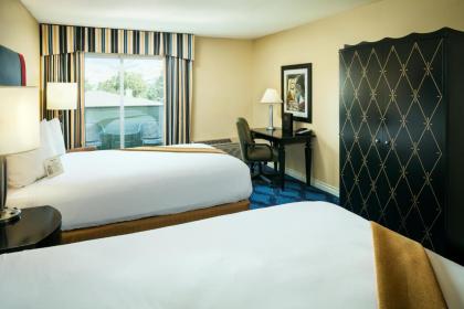 Plaza Inn & Suites at Ashland Creek - image 14